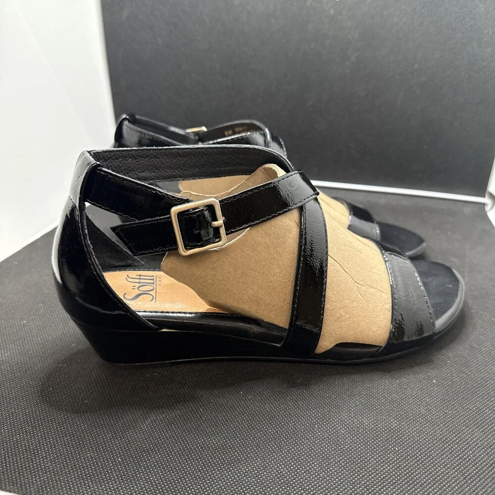 Women’s Sofft Innis Black Crinkle Patent Leather Sandals Size 8.5 - UZI114